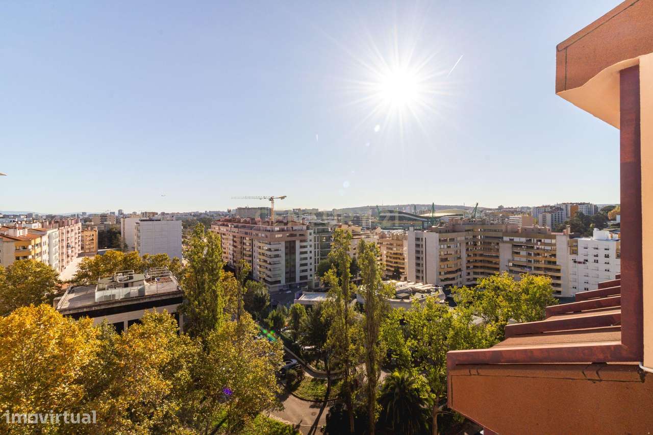 Fantástico T5 Quinta das Conchas frente ao metro-5