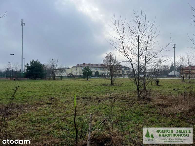 PRAŻMÓW, CENTRUM - trzy działki  budowlane blisko szkoły podstawowej-5