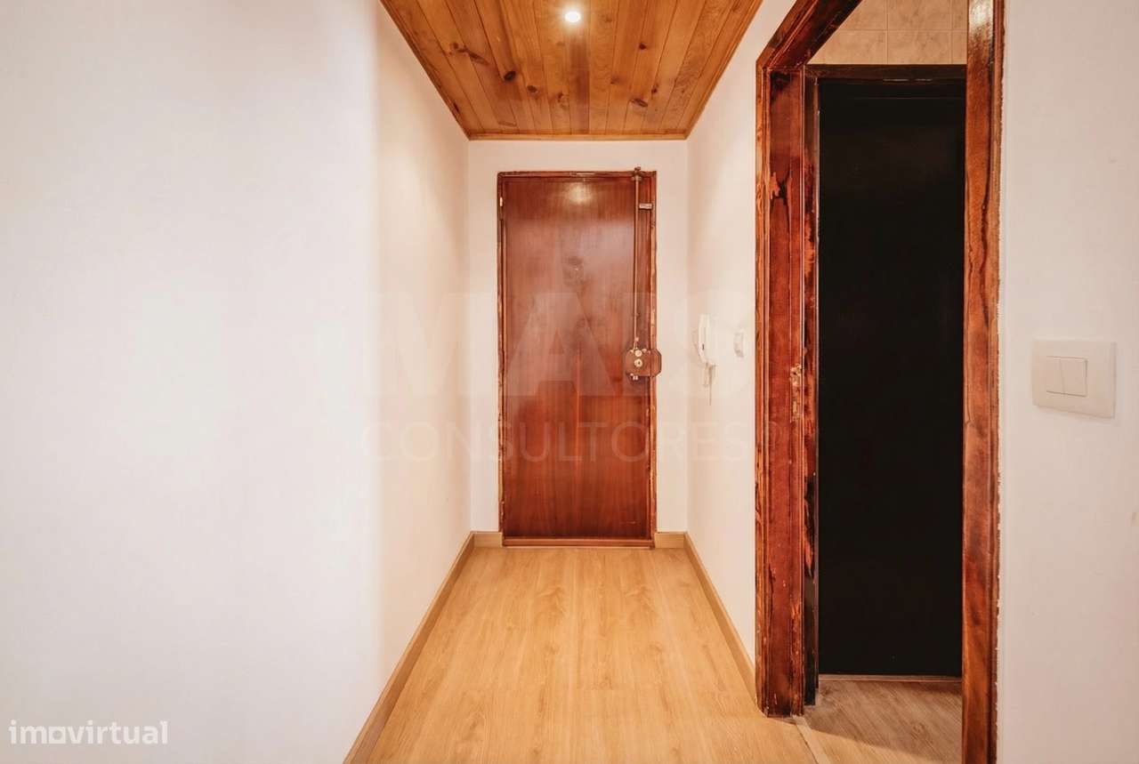 Apartamento T3 - Santo António dos Cavaleiros - Zona do Hospital Be... - Grande imagem: 2/26