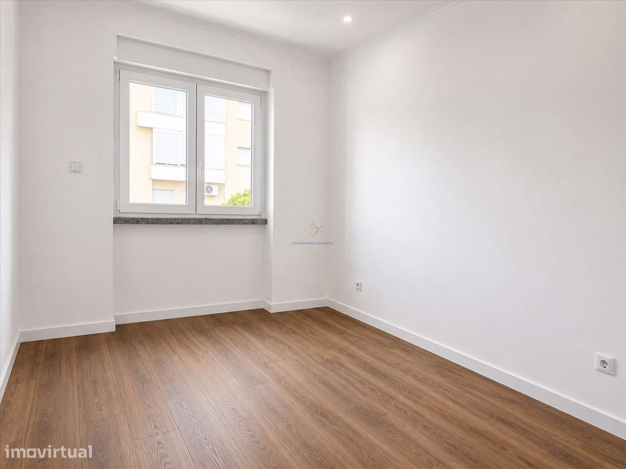 Apartamento remodelado centro Amadora-7