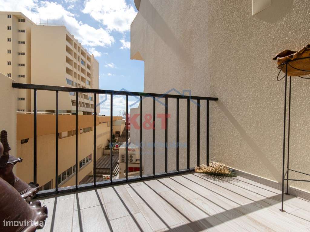 T2 remodelado na 1ª linha da Praia da Rocha-11