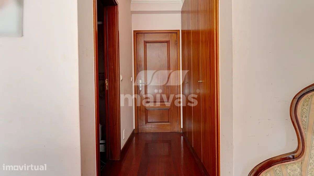 ANDAR MORADIA T3 COM TERRAÇO E GARAGEM PARA TRÊS CARROS-8