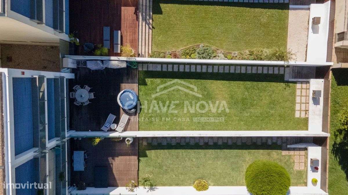 Moradia T3 com 4 casas de banho e piscina na Madalena-43