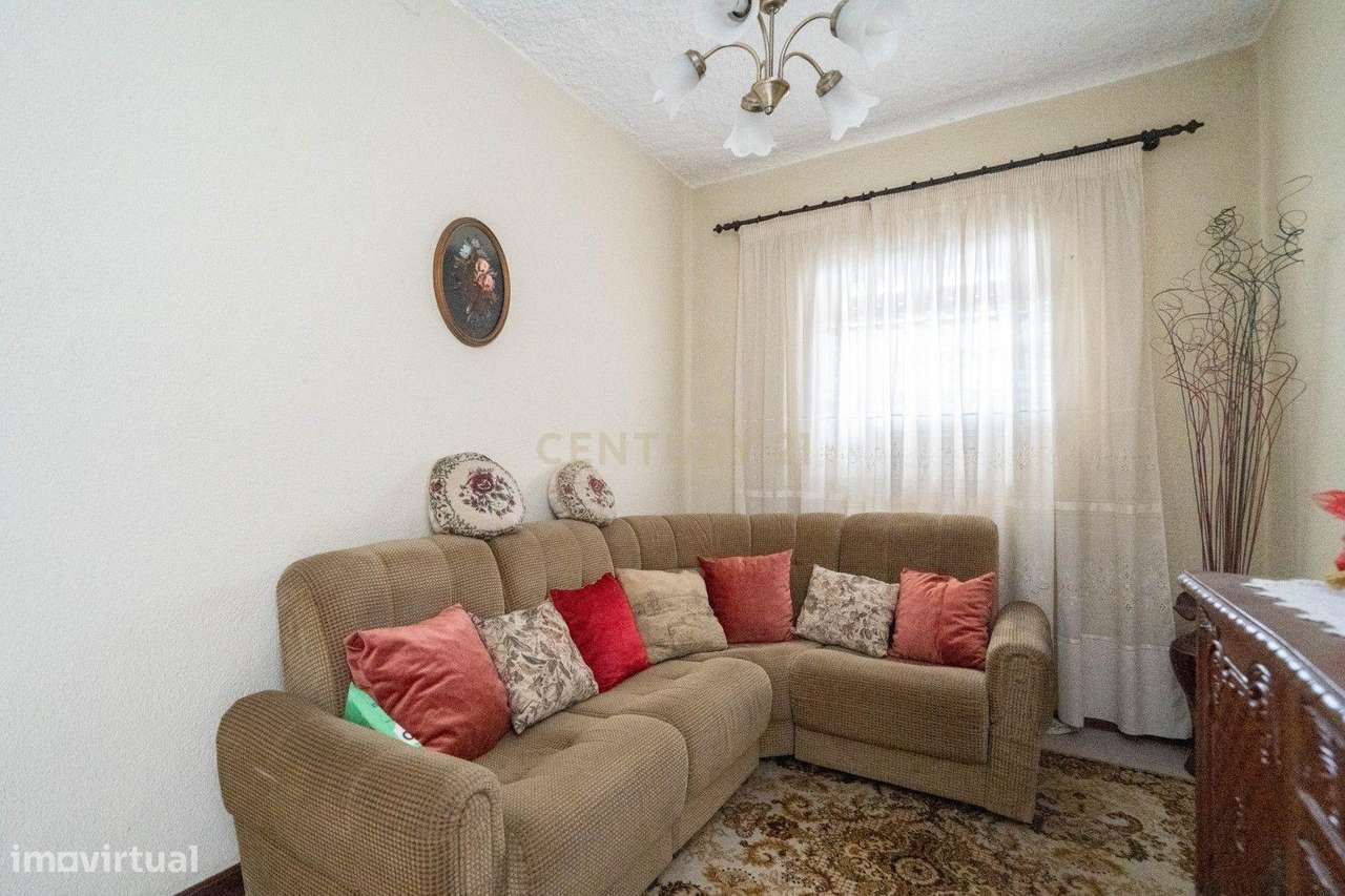 Moradia T3 com anexos e quintal - Grande imagem: 4/35