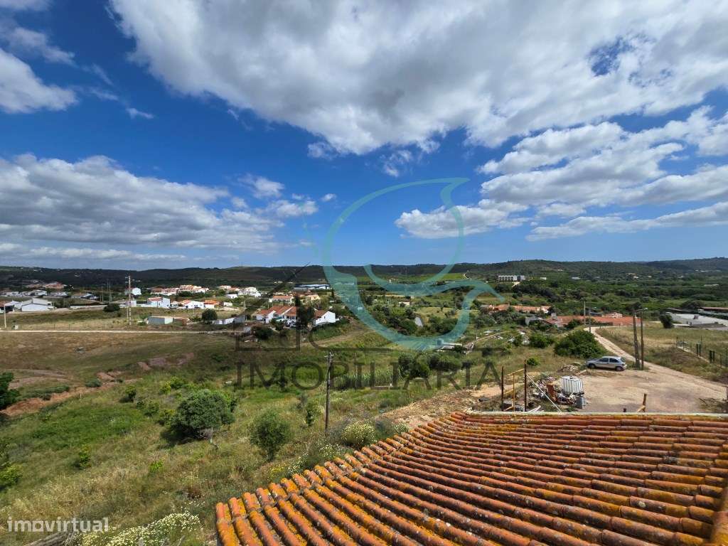 EXCLUSIVO - Excelente moradia de 2 pisos, com licença AL-53