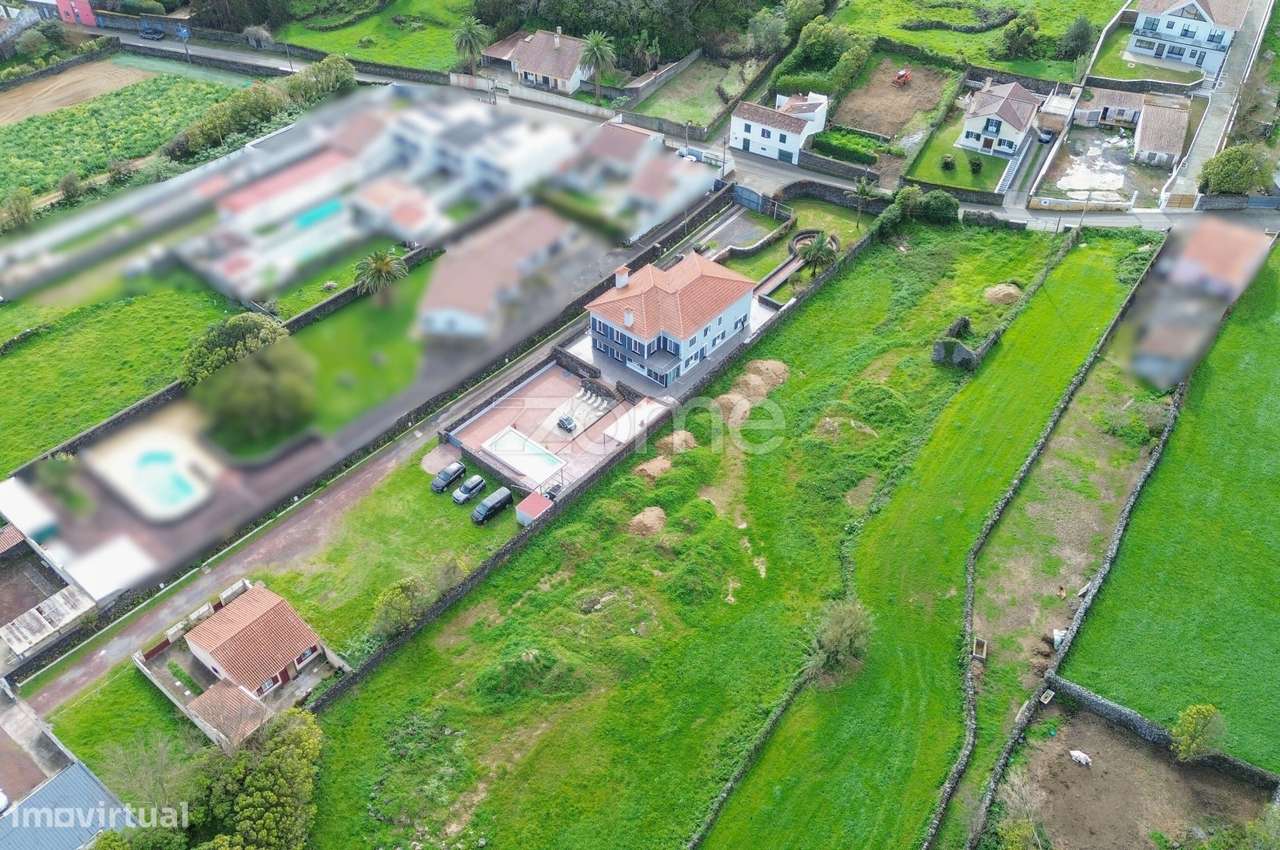 Moradia T5+1 de Prestígio com Piscina nos Fenais da Luz - Grande imagem: 2/50