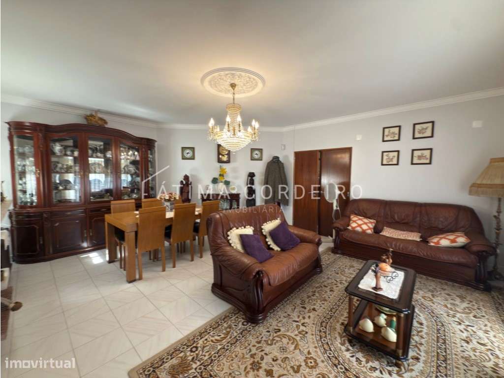 Moradia Isolada T5 em Lote de 375m² Excelente Estado - Sobreda-8