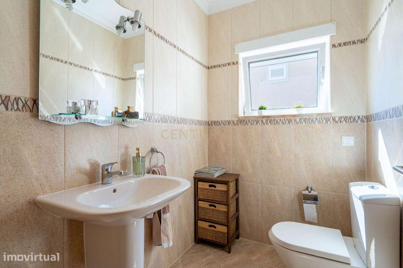 Moradia T3 - C/ espaço exterior e piscina-31