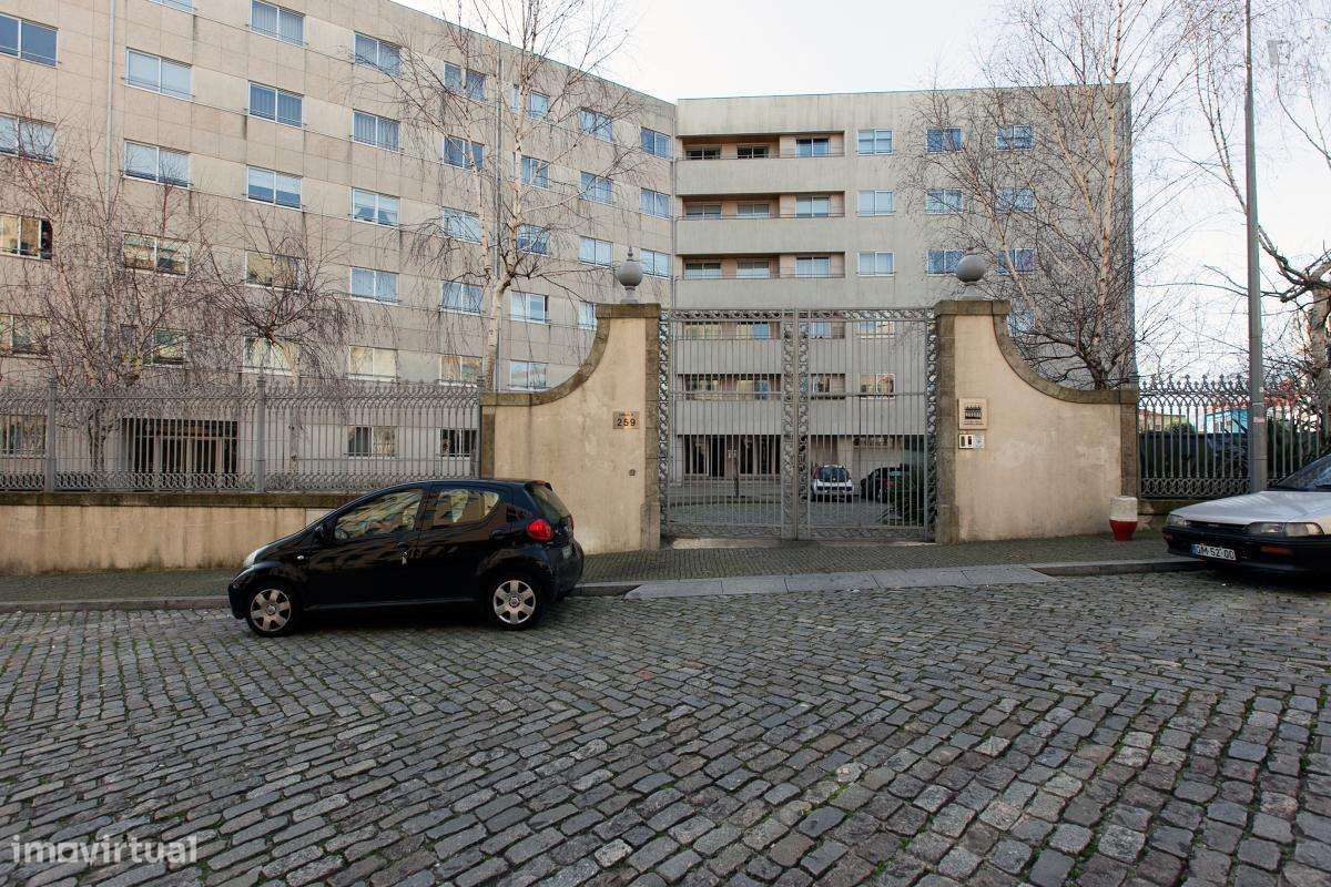 Quarto - localizado em Lordelo do Ouro Porto - Grande imagem: 5/10