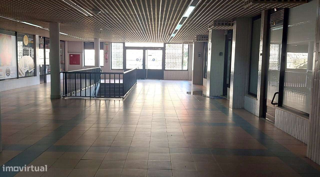 Espaço Comercial no Centro Comercial Académico em Viseu-10