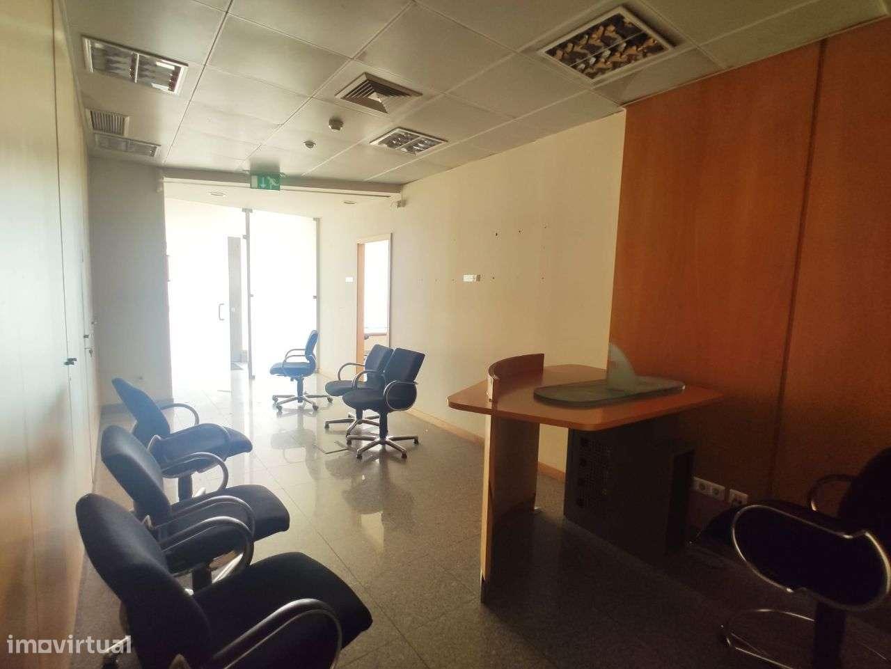 Loja para comércio e serviços no centro da Trofa - Grande imagem: 5/13