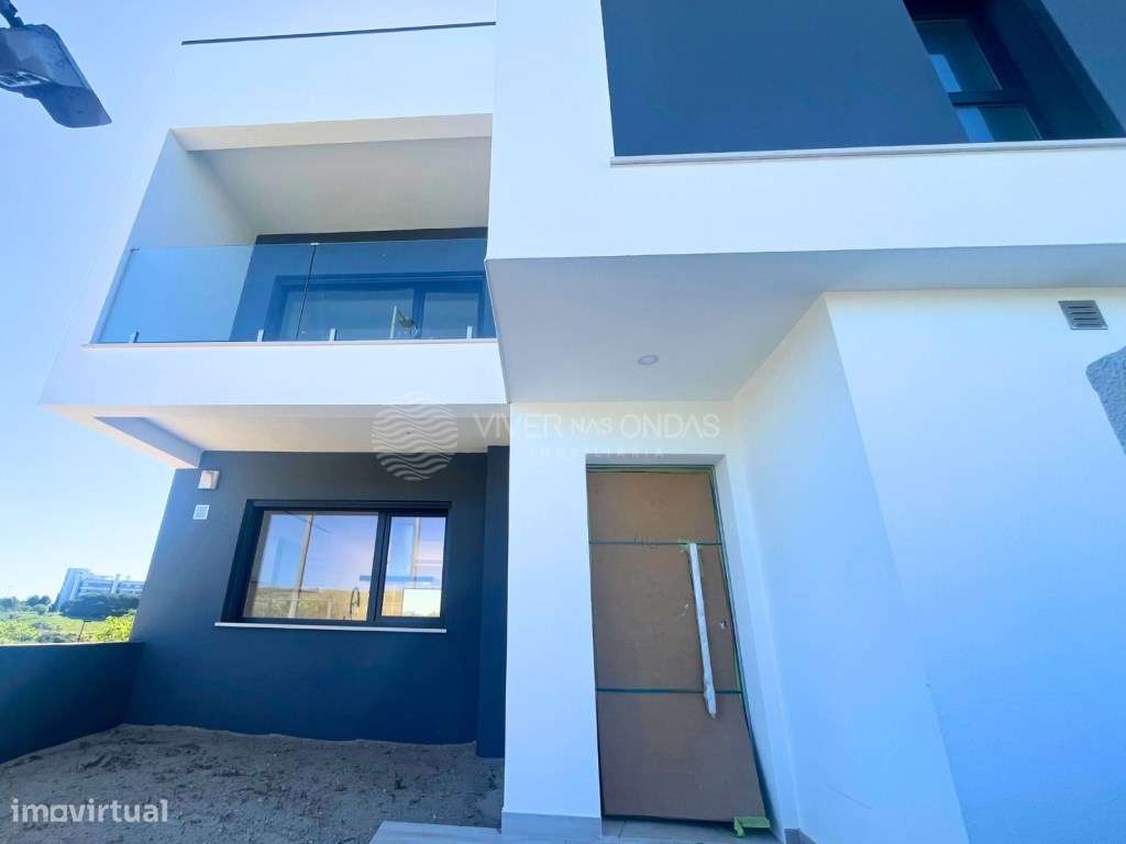 Moradia T4 de Luxo na Nova Urbanização da Caparica.-26