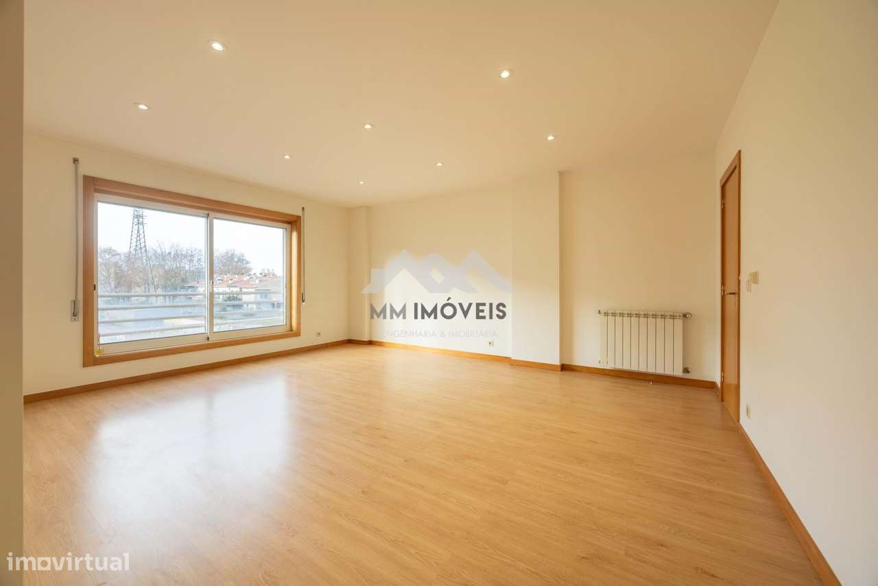 Apartamento T2 | Senhora da Hora | METRO | Garagem | Arrumo-11