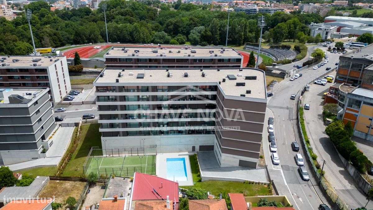 T2 c/ Garagem e Piscina em Oliveira do Douro-7