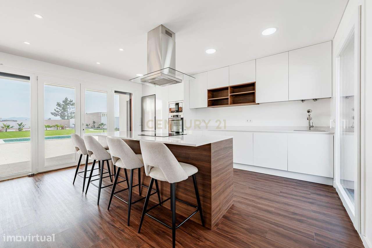 Moradia T4 em Fernão Ferro, Seixal, com Piscina e enorme Jardim-15