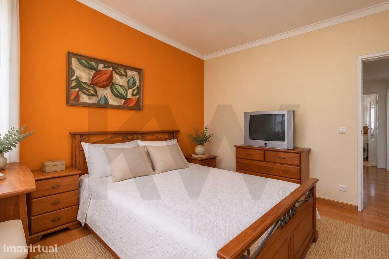 Apartamento T2 na Amora a Um Passo de Tudo | Luminoso e Bem Localizado-5