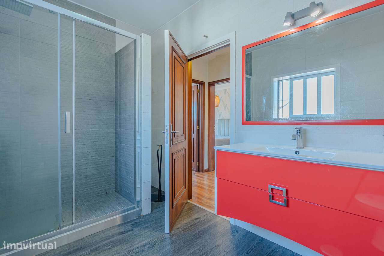 T3 Geminada com jardim, terraço e garagem em Canelas-7