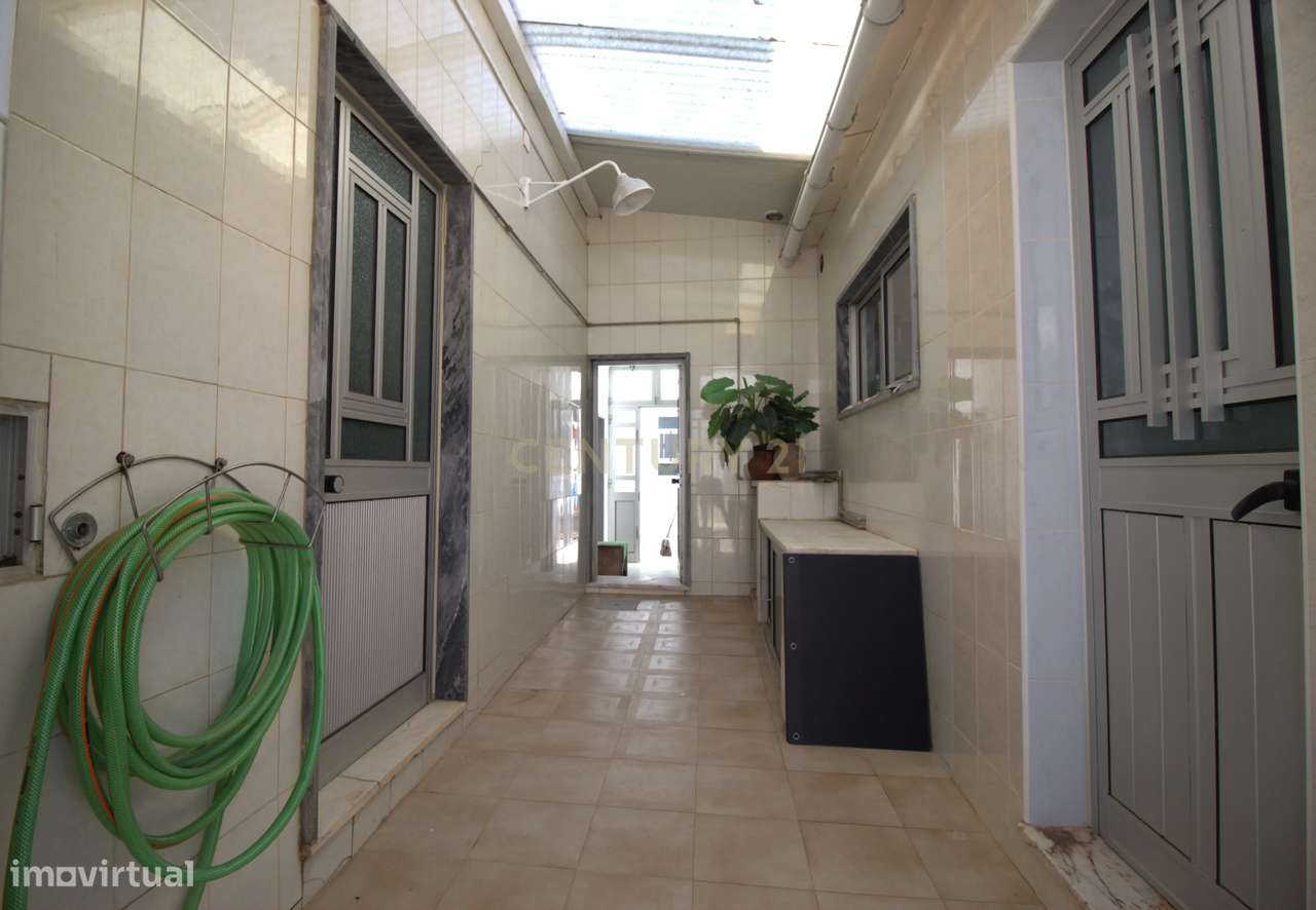 Moradia tradicional, 184 m2, em primeira linha de Santa Luzia. - Grande imagem: 4/32