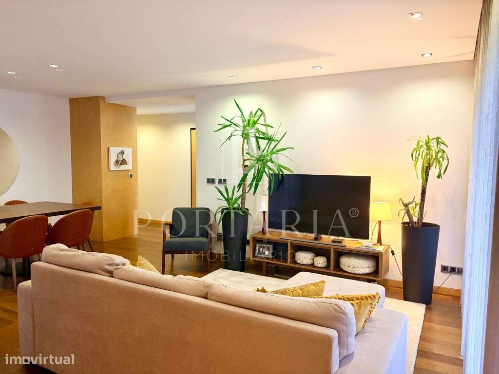 Apartamento T4 com terraço e garagem fechada em Aveiro-2