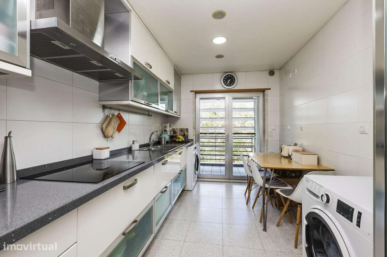 Apartamento T3 com vista panorâmica sobre o Jamor em condomínio fechad-7