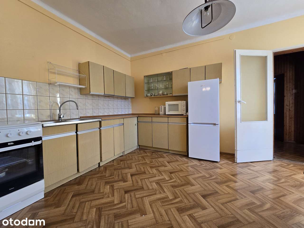 Bardzo zadbany dom do zamieszkania z pompą ciepła i panelami-7