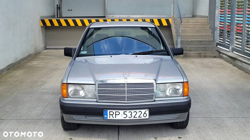 Mercedes-Benz W201 (190) - 2