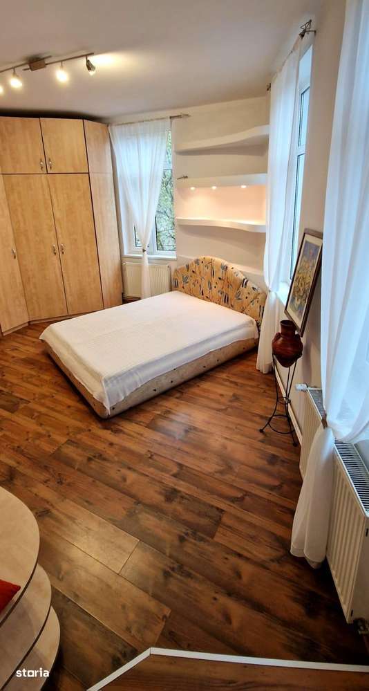 Vanzare apartament trei camere transformate in doua vila Armeneasca-1