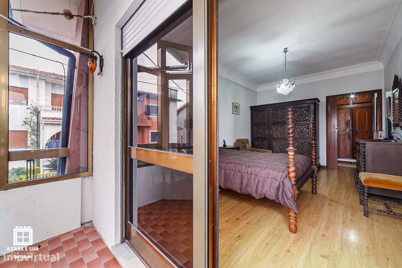 Moradia T4 de três frentes em Baguim do Monte - Exclusivo-28