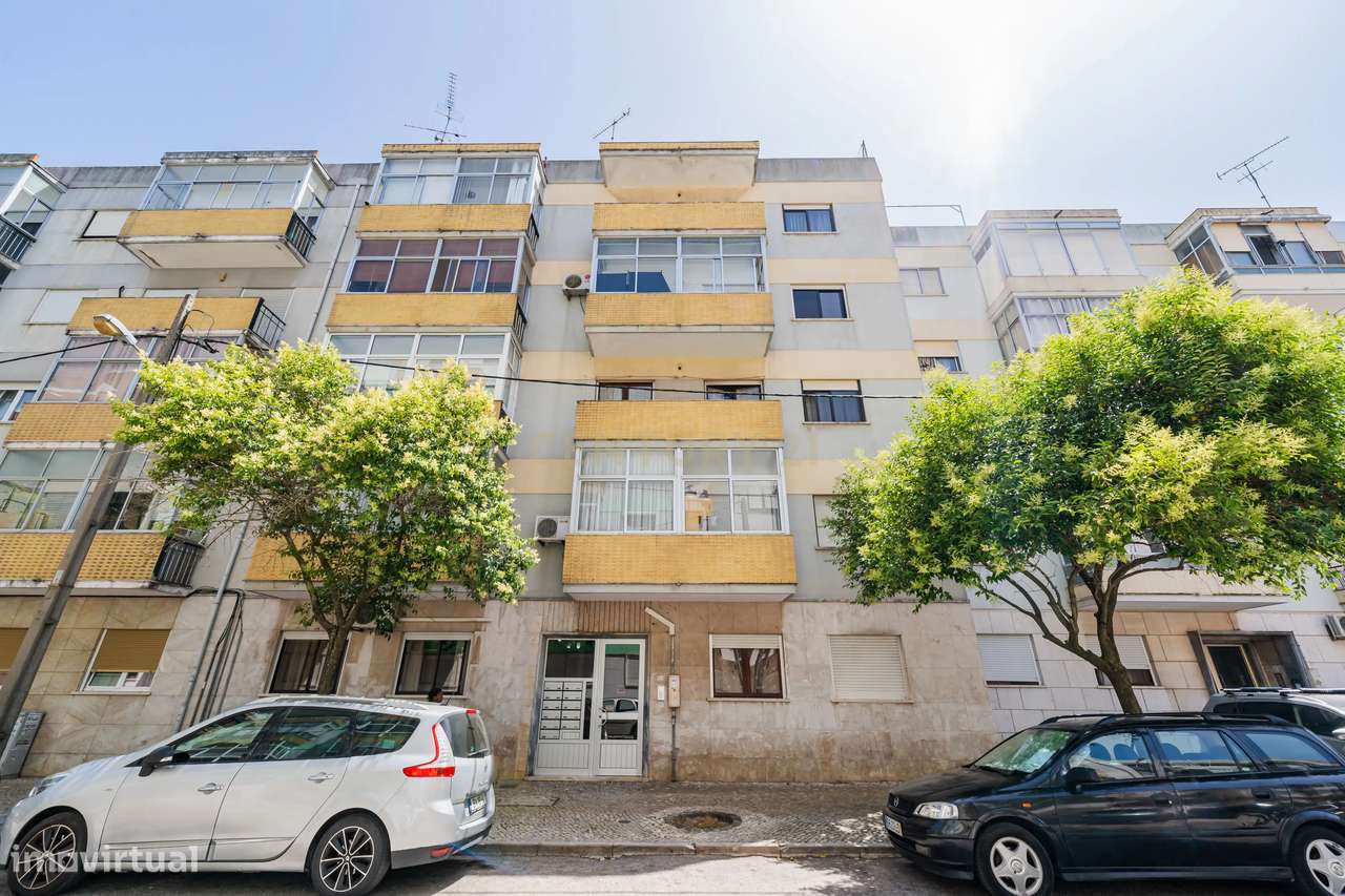 Apartamento T4 - Laranjeiro-0
