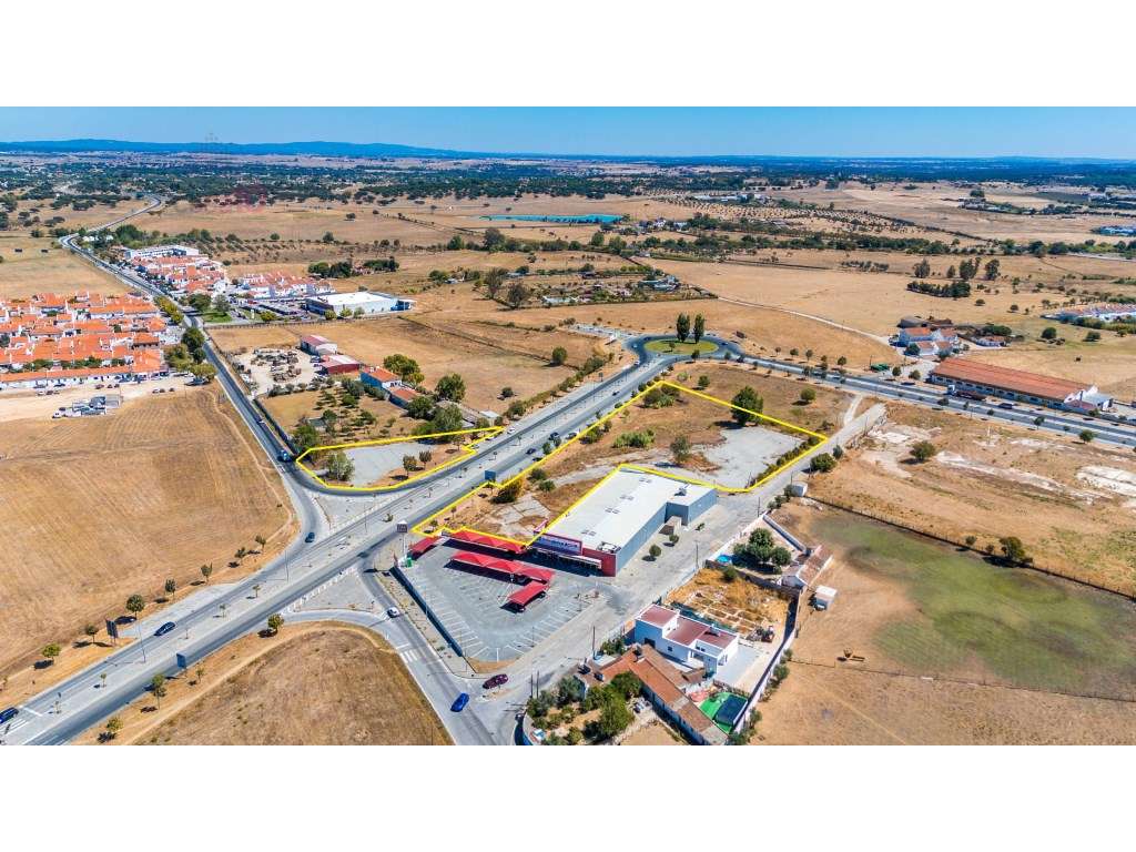 Vende-se terreno junto de uma das principais entradas de Évora. - Grande imagem: 4/10