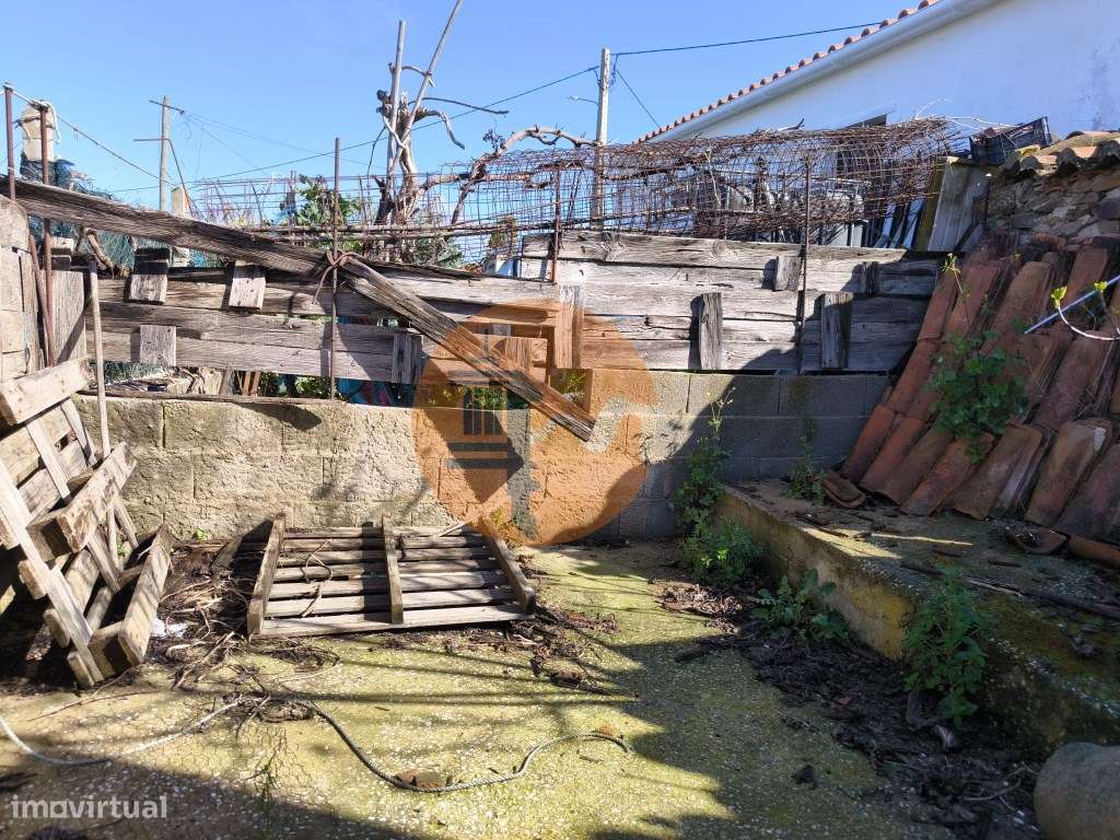 MORADIA EM RUINA PARA RECONSTRUIR - COM LOGRADOURO - VISTA MAR - QU... - Grande imagem: 4/46