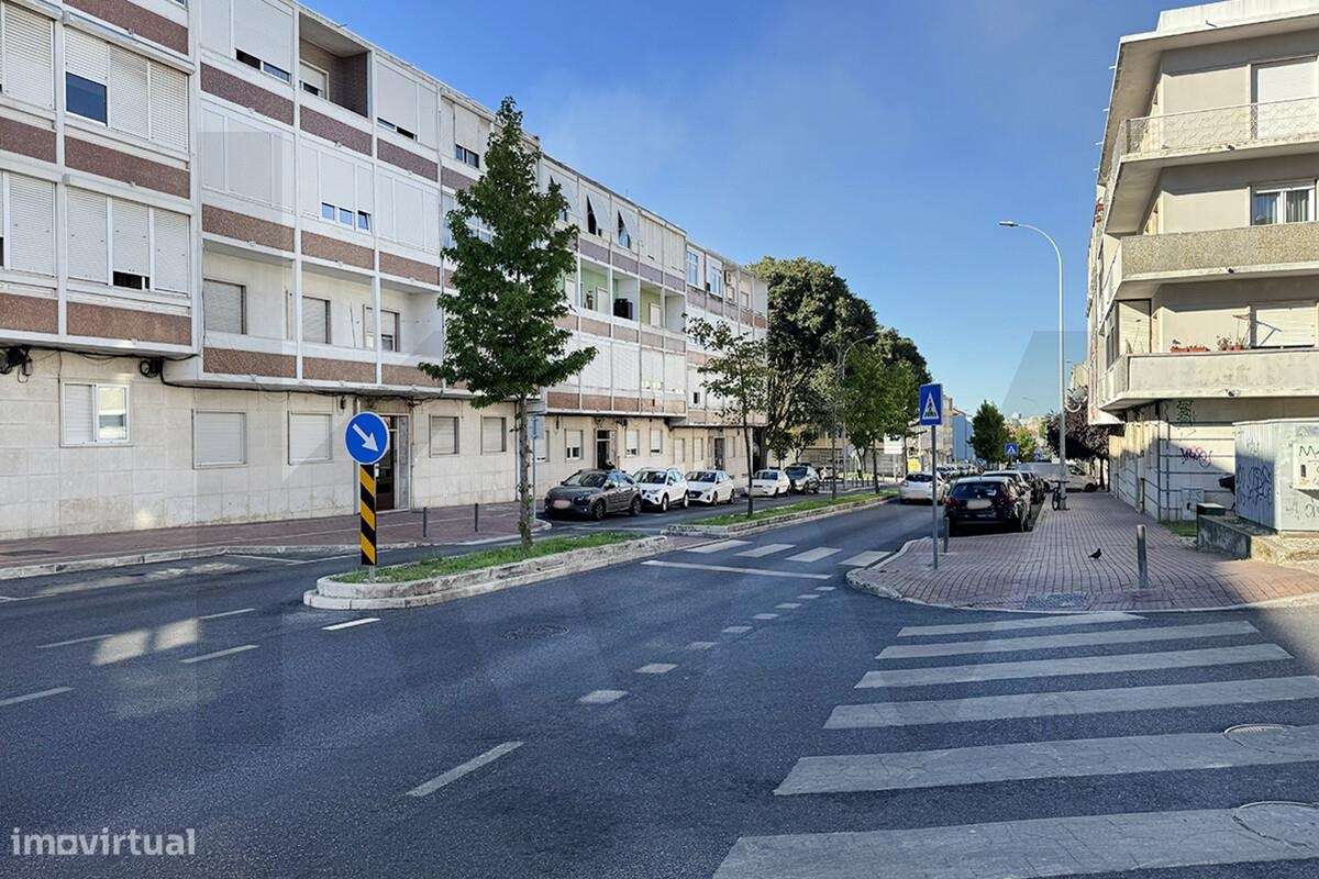 Apartamento T2 Centro Damaia de Cima-0