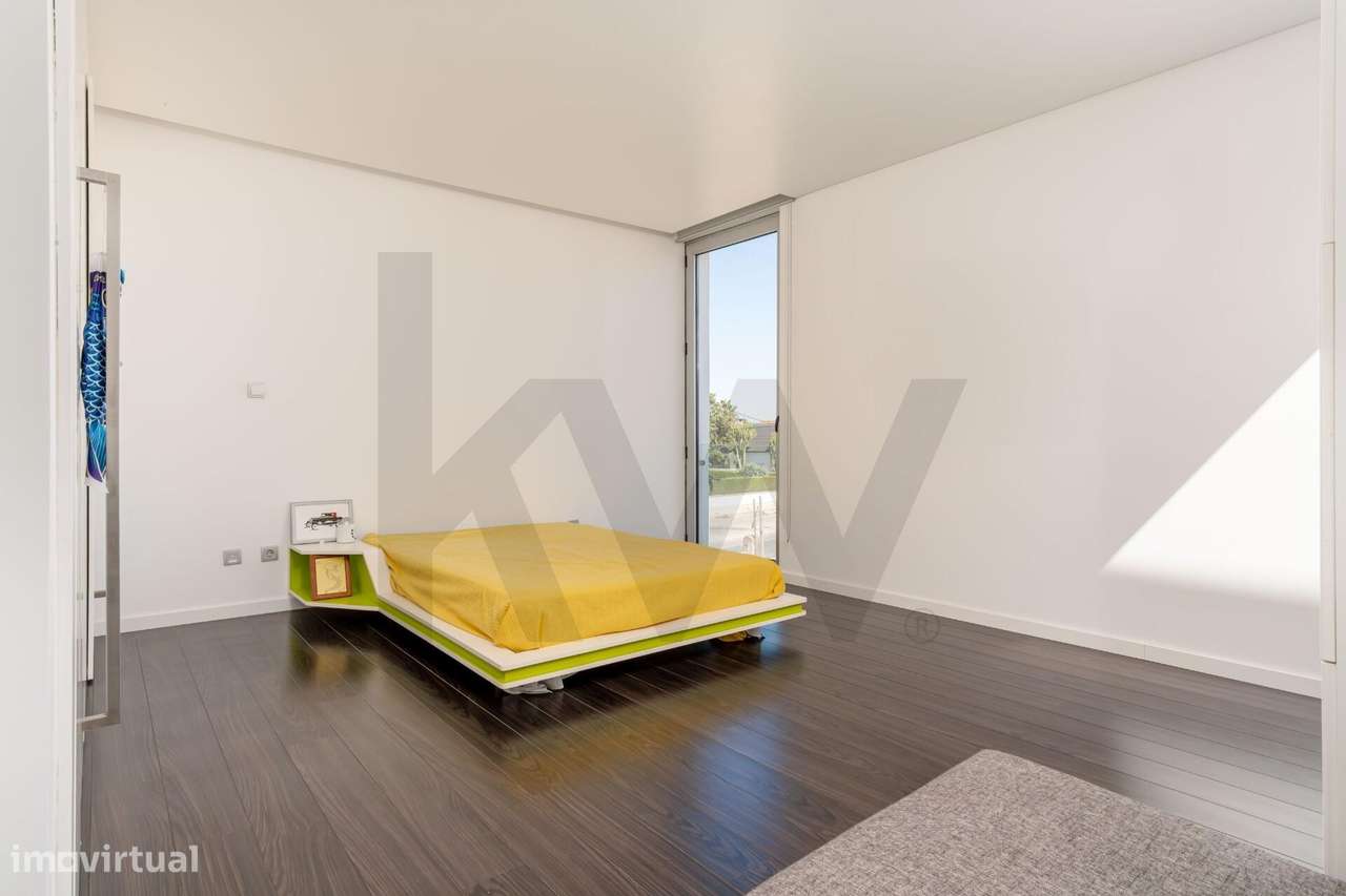 Moradia T4+2 com Piscina e Jardim em Marisol, Charneca de Caparica — 3-12