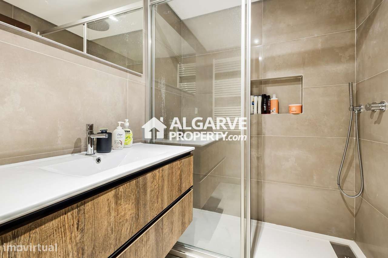 Moradia moderna V6 em condomínio com piscina. Perto de Vilamoura e pra-26