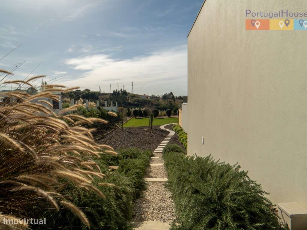 Moradia T4 de Luxo com terreno de 5.300 metros quadrados-14