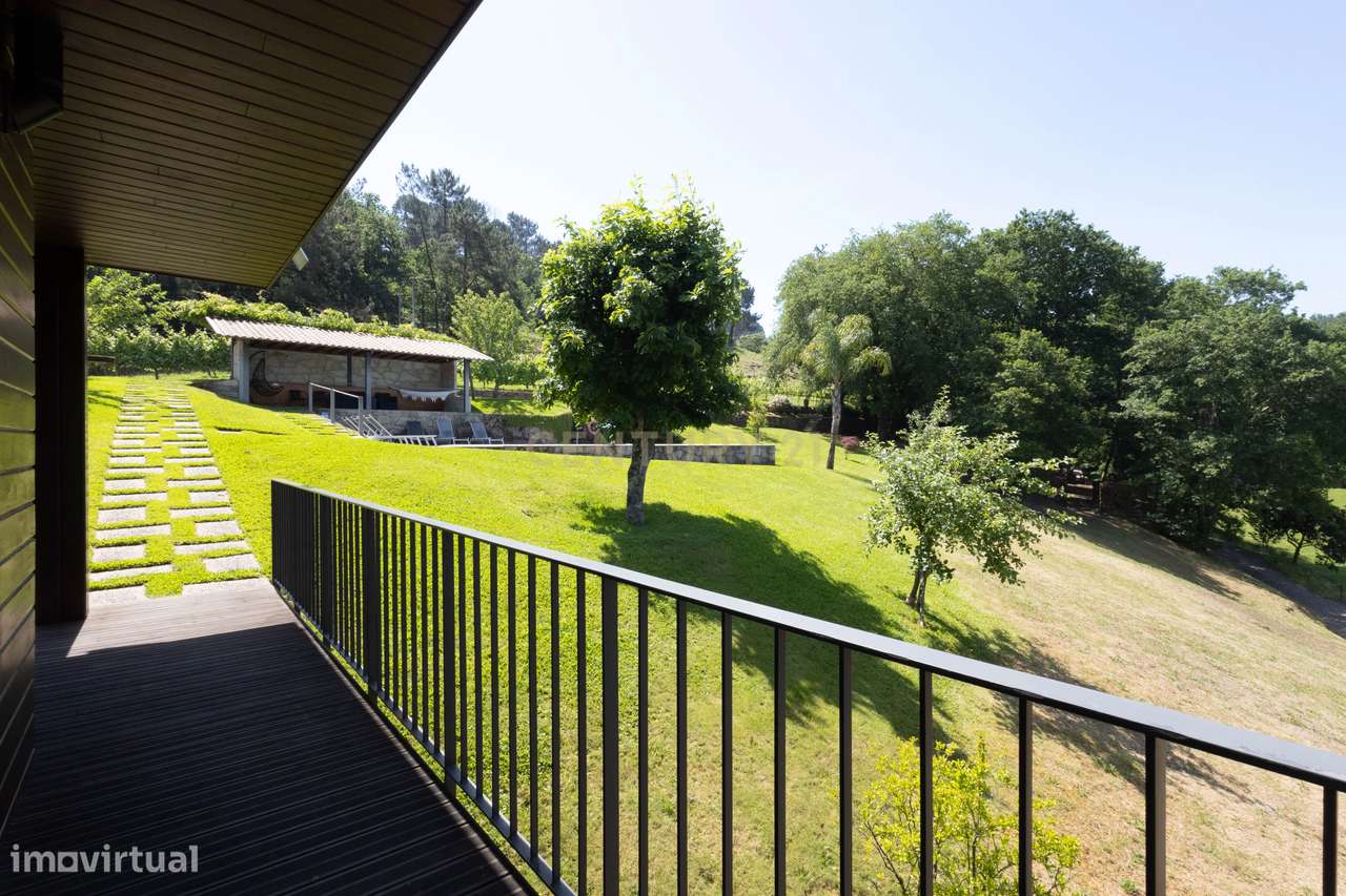 Quinta de Luxo de Vinho e Natureza com Potencial de Expansão perto do-11