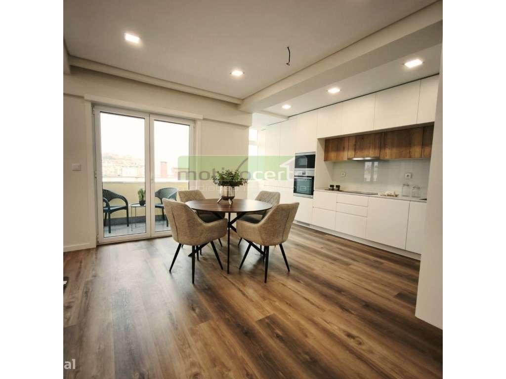 Excelente T3 Totalmente Remodelado Em Benfica Vista Panoramica Par