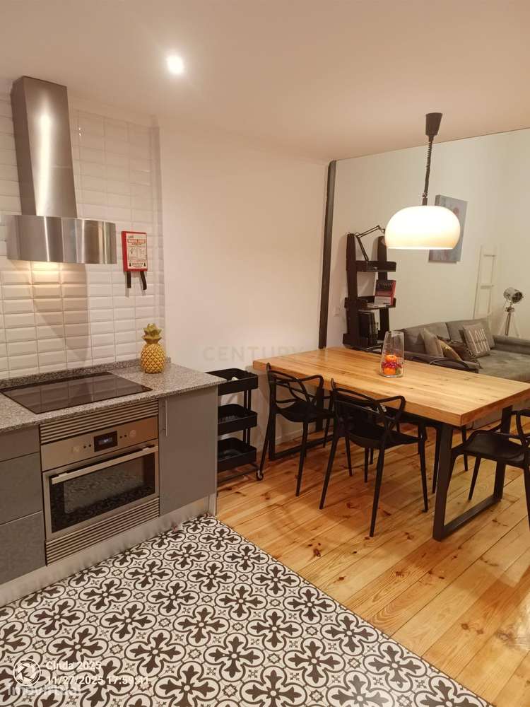 Incrivel moradia t2 Mezanine ao metro do Heroismo - Grande imagem: 5/16