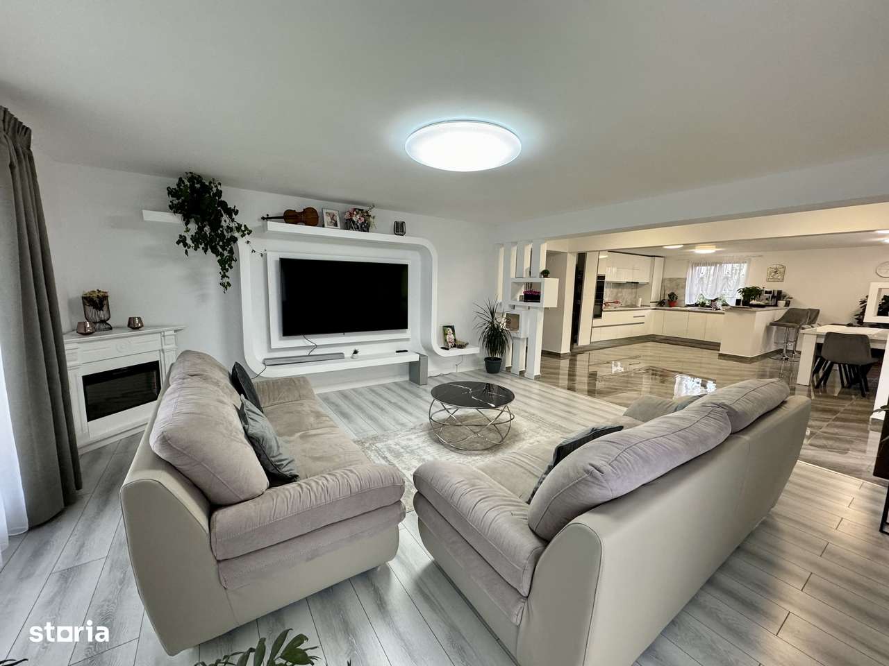 Casă Spațioasă de Vânzare în Ghimbav | Două Apartamente | Teren 579 mp - Imagine principală: 1/20