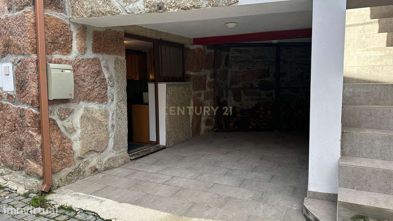 Lindíssima moradia na Zona do Gerês com Jardim interior-17