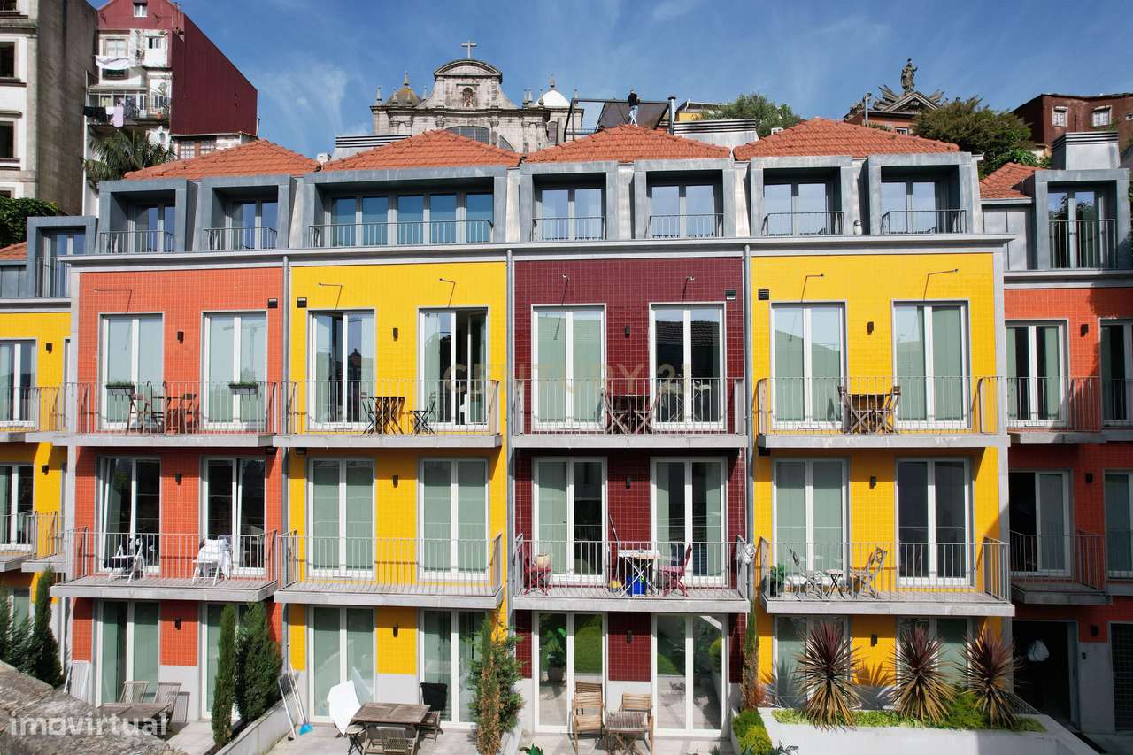 EXCLUSIVO T2 DUPLEX COM GARAGEM E VARANDA NO CORAÇÃO DA BAIXA DO PORTO-22