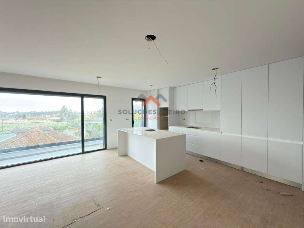 Apartamento T3 Duplex com Terraço | 3 WC | Garagem e Arrumos - Cent... - Grande imagem: 4/33