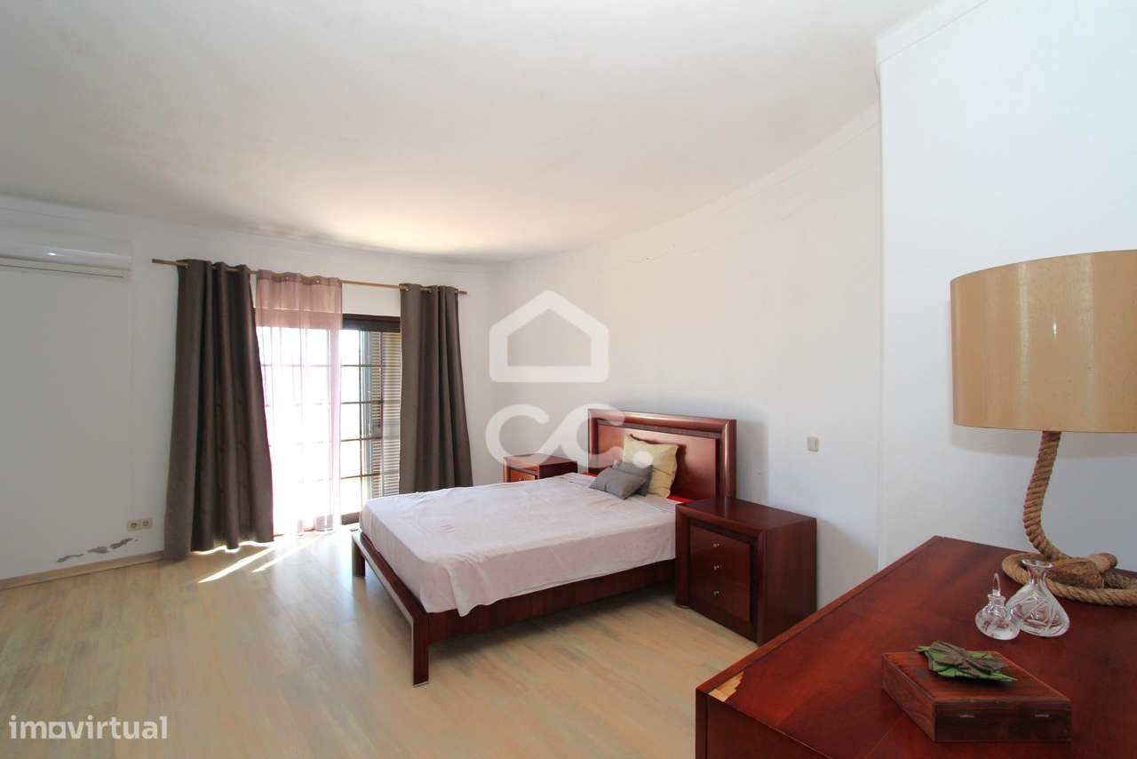 Moradia T4 em Alporchinhos - Porches com Piscina e Vista Mar a 2 minut-39