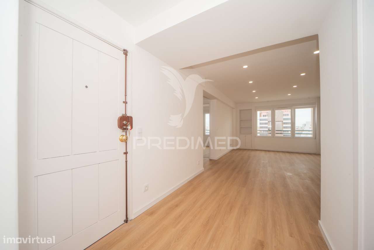 Apartamento  Lisboa T3 Avenidas Novas Edifício  Gemini remodelado - Grande imagem: 3/24