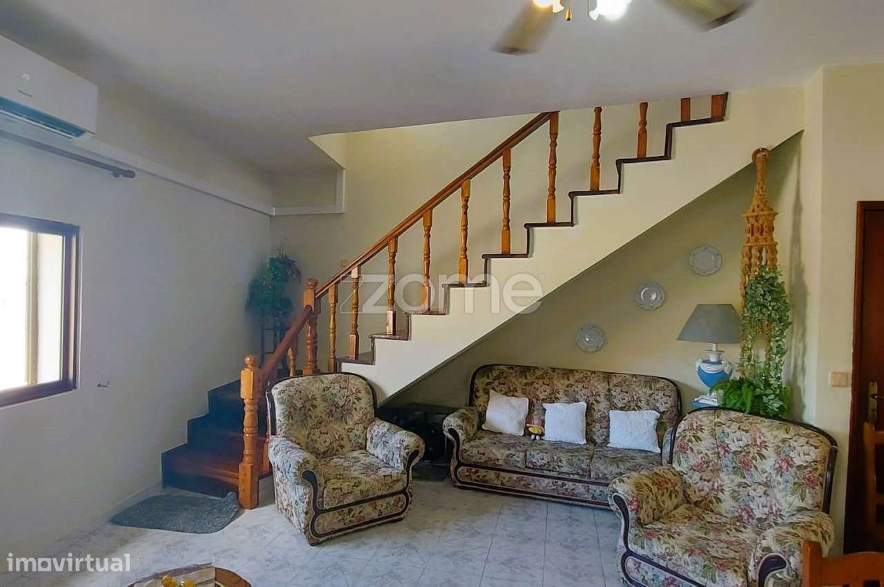 Moradia T3 em Cimo de Vila da Castanheira-4