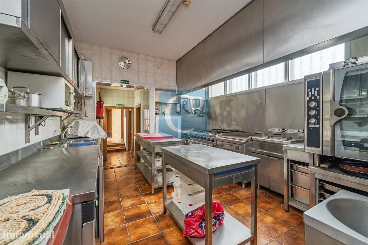 Moradia T3 com Restaurante, em Alfena, Valongo-13