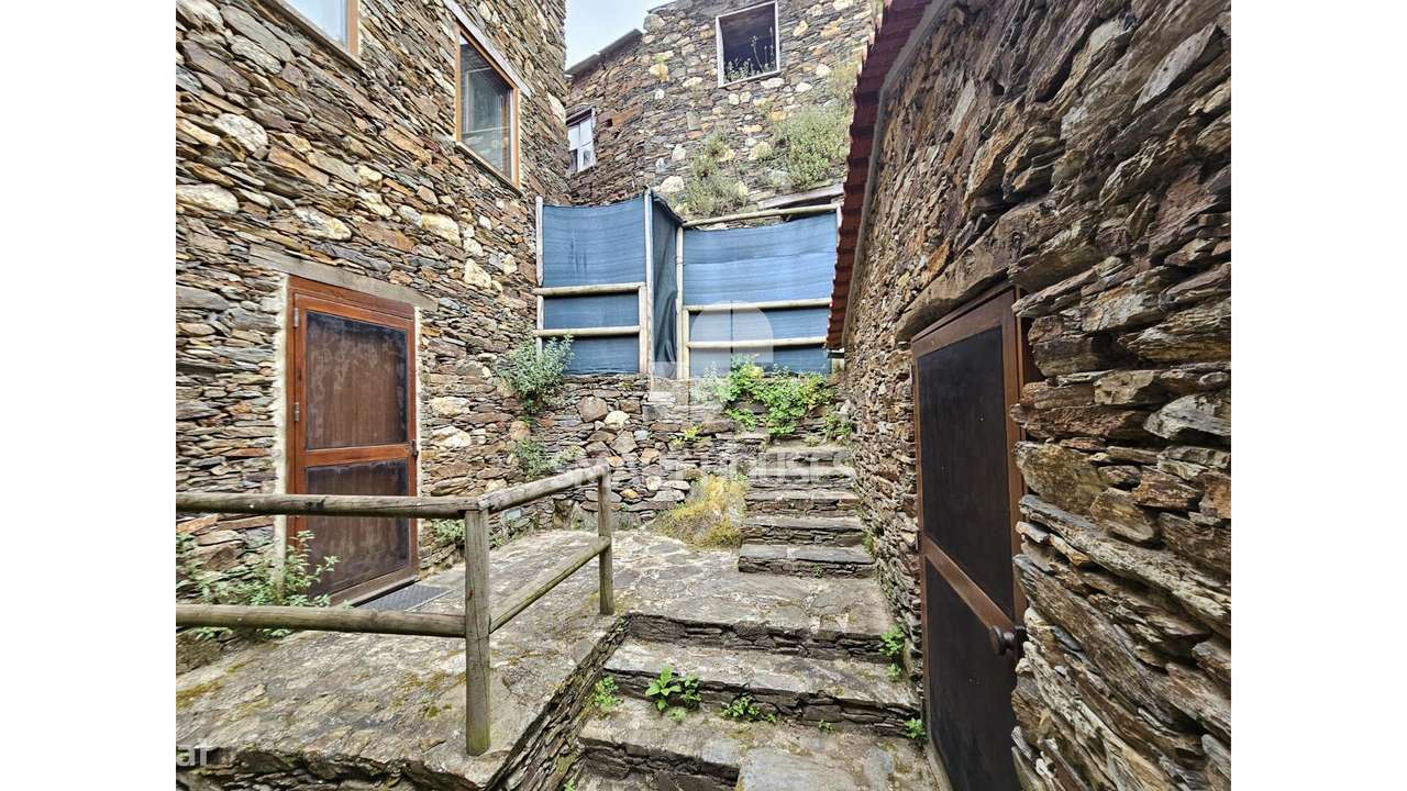 Moradia T3 Caratão c/ terreno junto rio-35