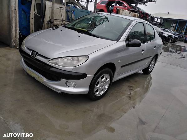 Dezmembram Peugeot 206, an 2006, motorizare 1.4 benzina - 3