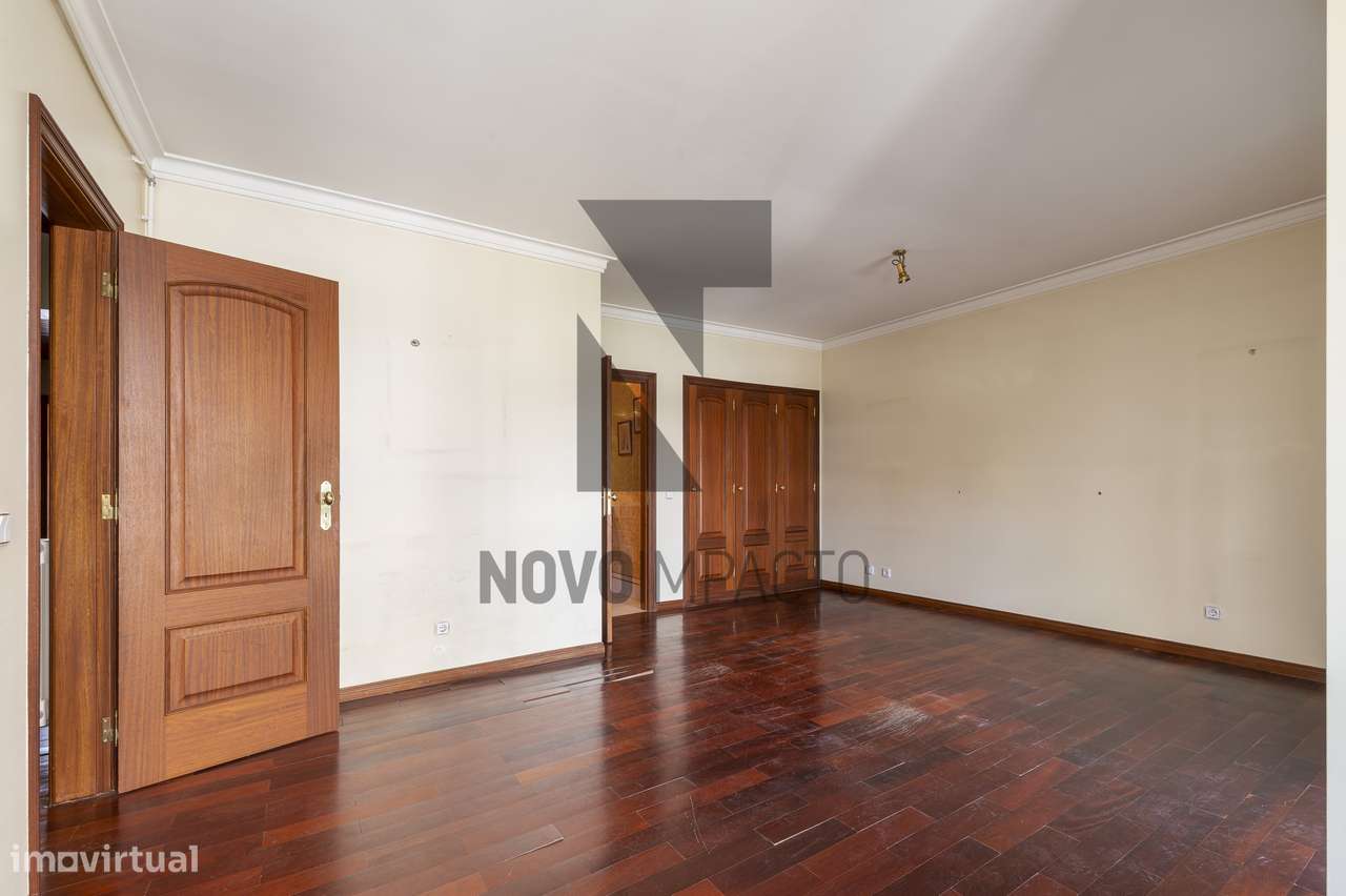 T4 Espaçoso no Centro do Montijo – Excelente Oportunidade-17