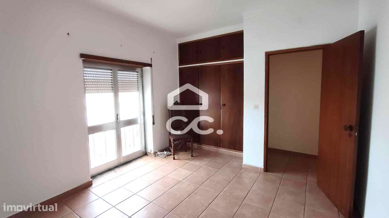 Excelente Moradia rés do chão e primeiro andar na simpática vila de Be - Grande imagem: 4/33